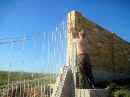 В Черноморском районе «снесли» незаконный забор на пляже
