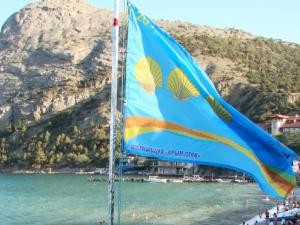 Поднятие Голубого флага крымского пляжного сервиса в Новом Свете