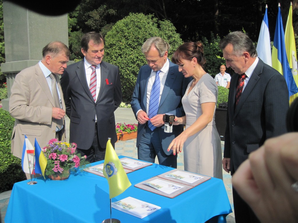 В Крыму празднуют 200-лет Никитскому ботаническому саду