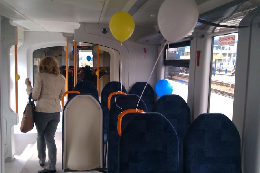 В Крыму презентовали рельсовый автобус (фото)