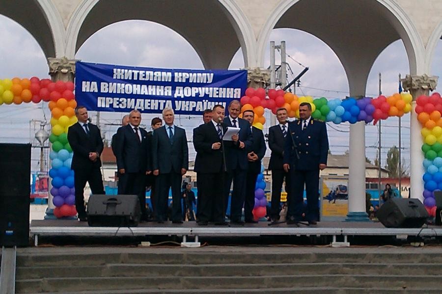 В Крыму презентовали рельсовый автобус (фото)