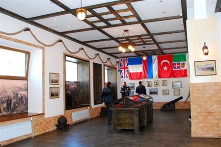 Музей истории Крымской войны в Евпатории посетил турист из Великобритании