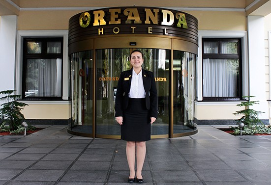 Консьерж крымского отеля стала членом Международного Союза консьержей