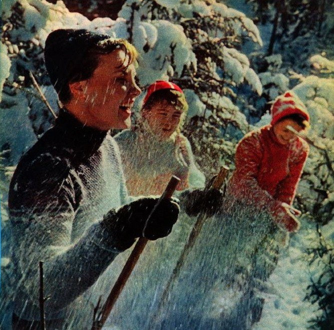 В 70-80-е гг. XX века Ангарский перевал был популярным местом активного семейного отдыха