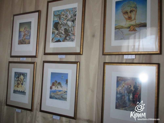 В Ялте открылась выставка литографий Сальвадора Дали (фото)