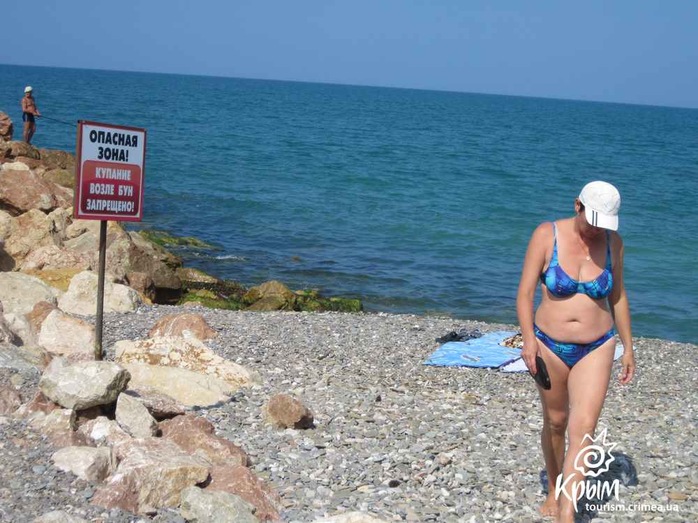 Несмотря на неготовность к курортному сезону, на семи пляжах Николаевки ведется коммерческая деятельность (фото)