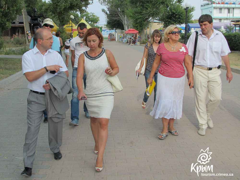 Министр курортов и туризма АРК провел рейд по торговым точкам на набережной Евпатории (фото)