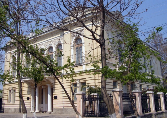 В Симферопольском художественном музее проходит выставка, посвященная городу-герою Керчи