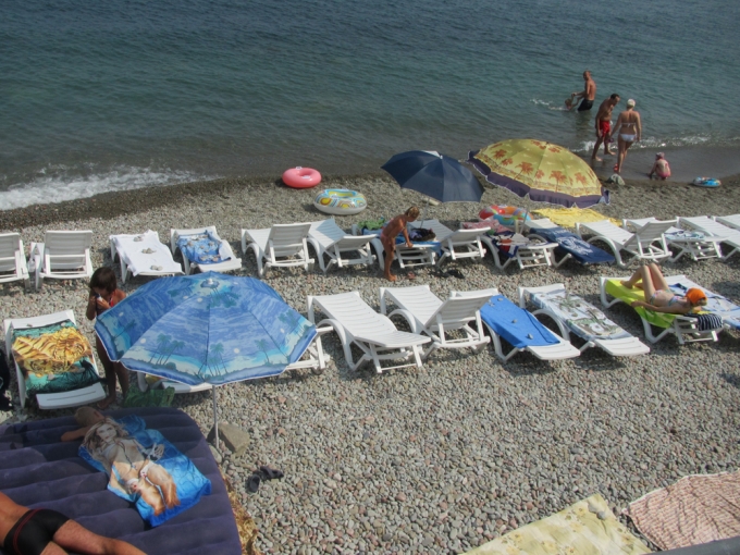 Минкурортов Крыма проверило общественные пляжи Южного берега (видео)
