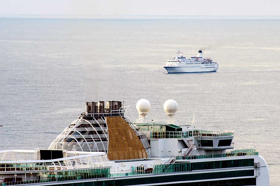 Морской порт Ялты впервые принял сразу четыре круизных лайнера (фото)