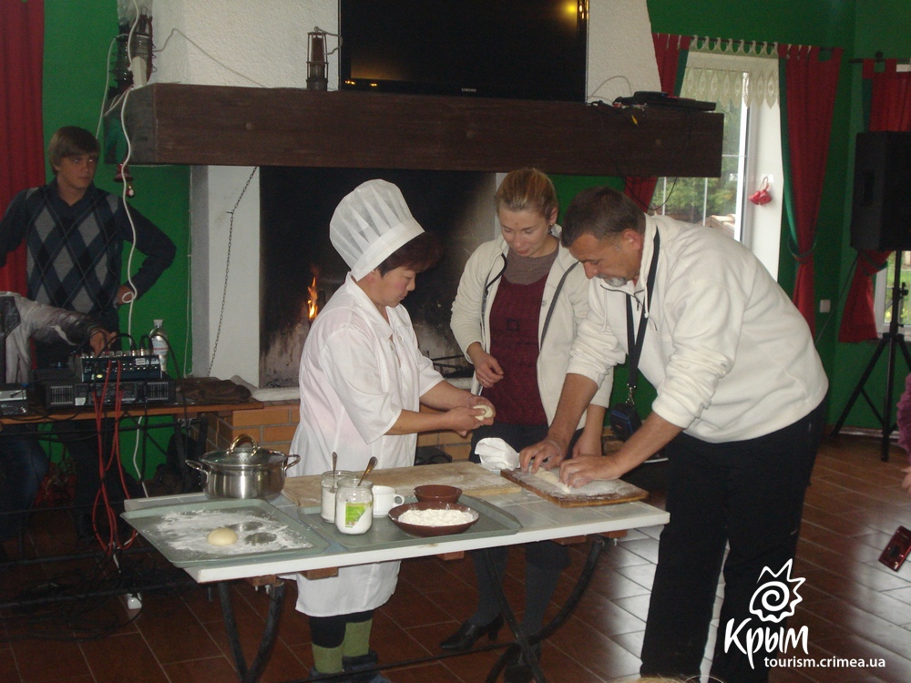 Минкурортов провело методическую экскурсию «Кухня народов Крыма: обрядовый хлеб» (фото)
