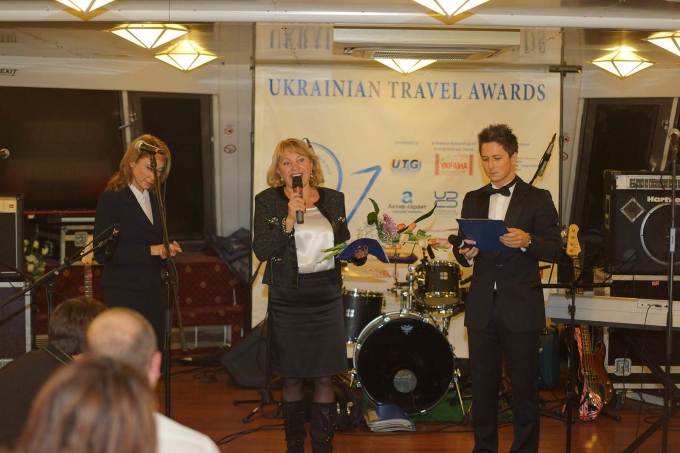 Крымская туристическая компания «Голубая лагуна» получила премию Ukrainian Travel Awards-2013 как лучший оператор детского туризма в Украине