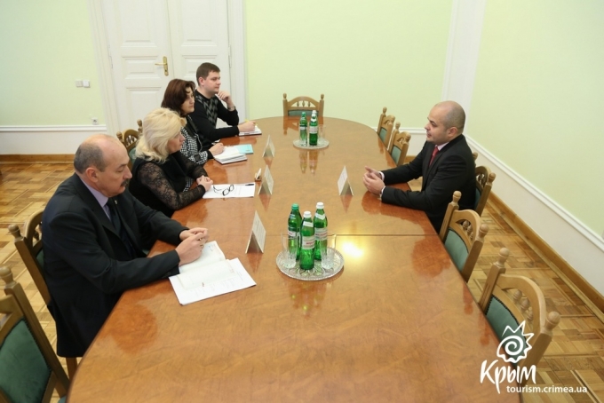 Крым и Львов планируют развивать отношения в сфере туризма