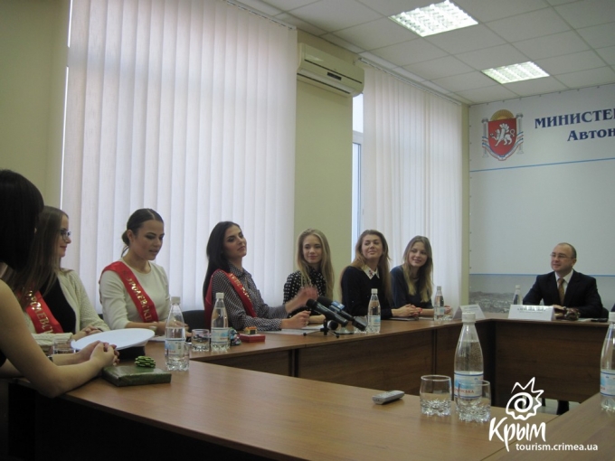 Участницы конкурса «Мисс Крым-2013» презентовали в Минкурортов АРК свои экологические проекты (фото)